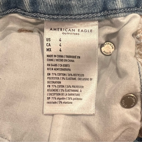 American Eagle Light Wash Distressed Curvy Hi-Rise Shortie Denim Shorts - Size 4 - Picture 5 of 5
